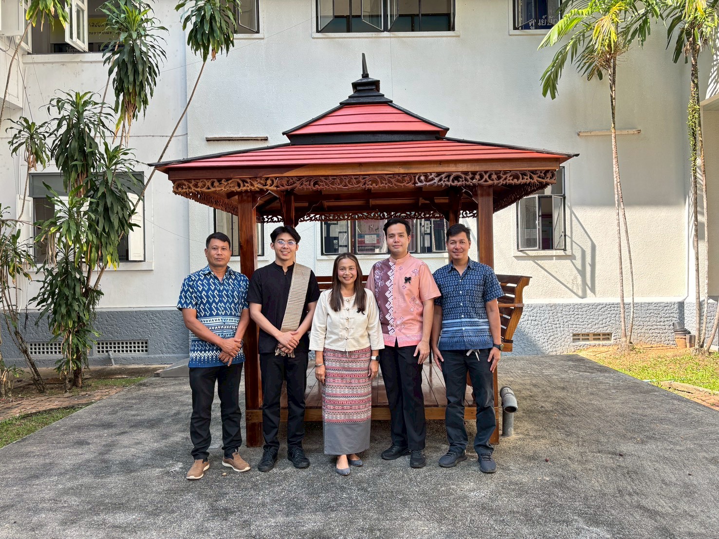 title - ส.ป.ก.สตูล ร่วมแต่งกายชุดไทยสไตล์พื้นถิ่น ภายใต้แนวคิด 